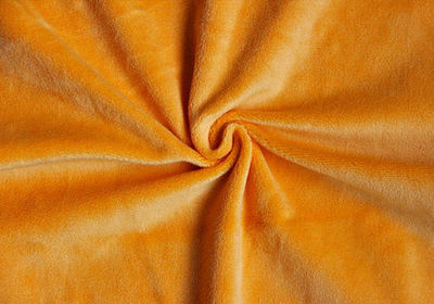 超柔短毛绒与仿超柔短毛绒的区别及其在箱包销售中的应用